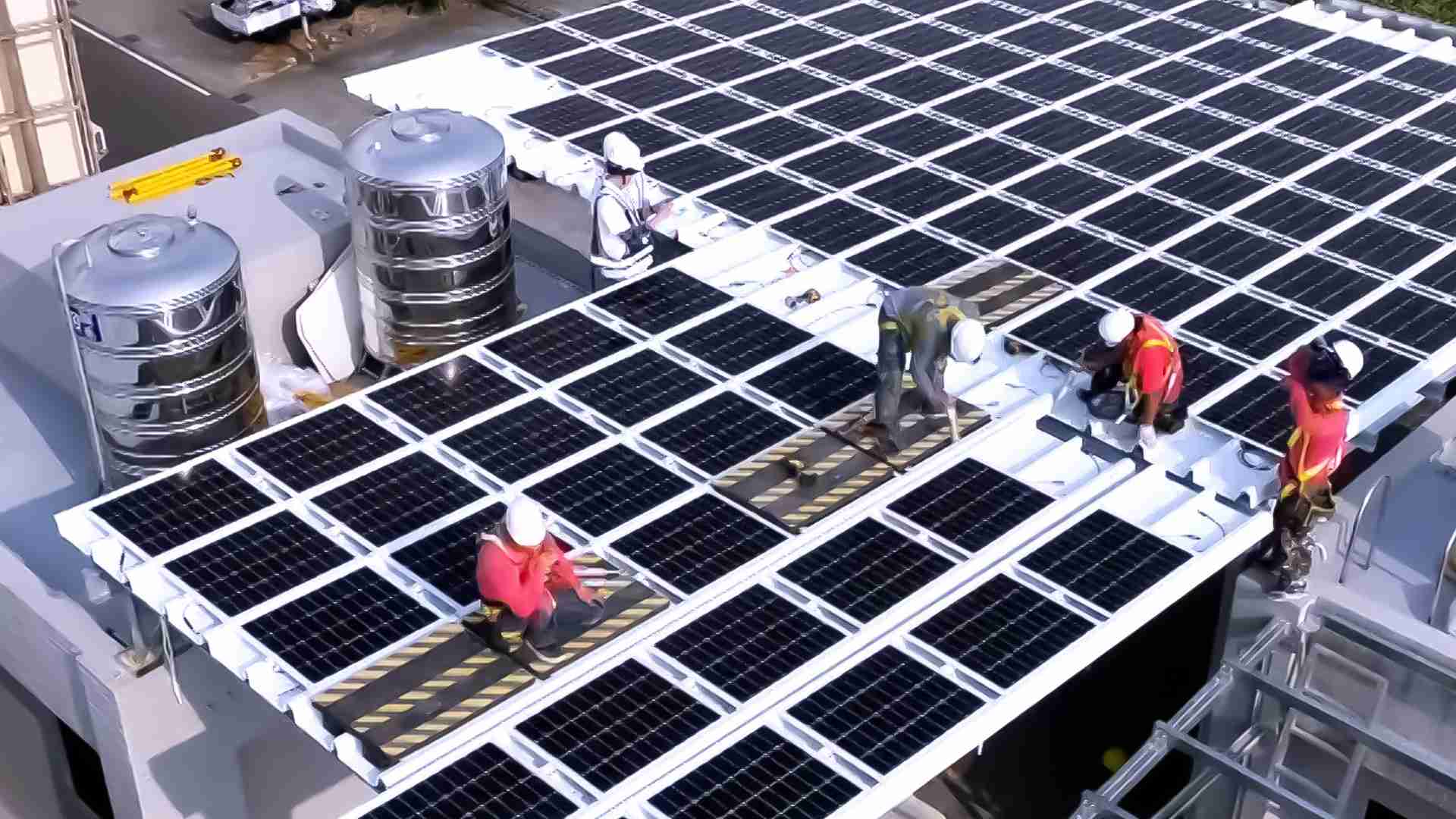 口袋牛店着力于替代能源之技术研发，，，如光电浪板的相关制程、、设备与产品，，，其中所开发之光电整合型浪板，，，，减少传统金属支架安装，，，更提升耐候度，，可广泛运用于多元场域，，，并辅助建筑达到净零碳排目标