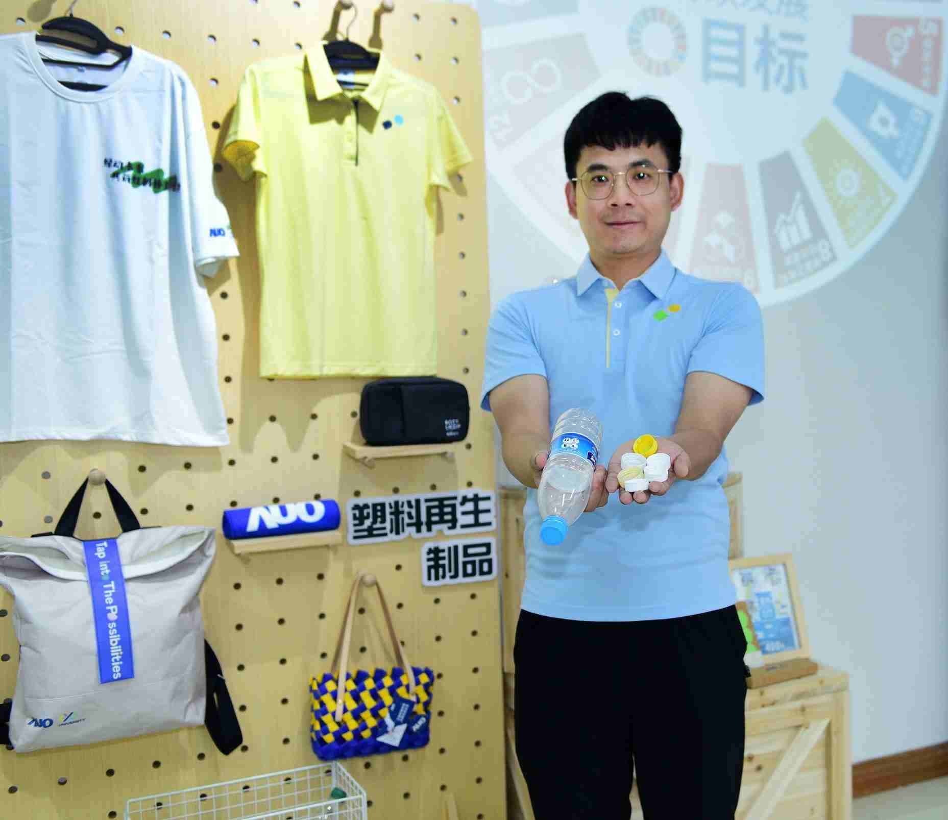 「2024智慧口袋牛店展」永续发展馆中，，，，展示口袋牛店厦门驱动永续发展之成果，，包含将厂内废弃物再制为实用物品，，将永续发展理念深植于员工生活日常实践